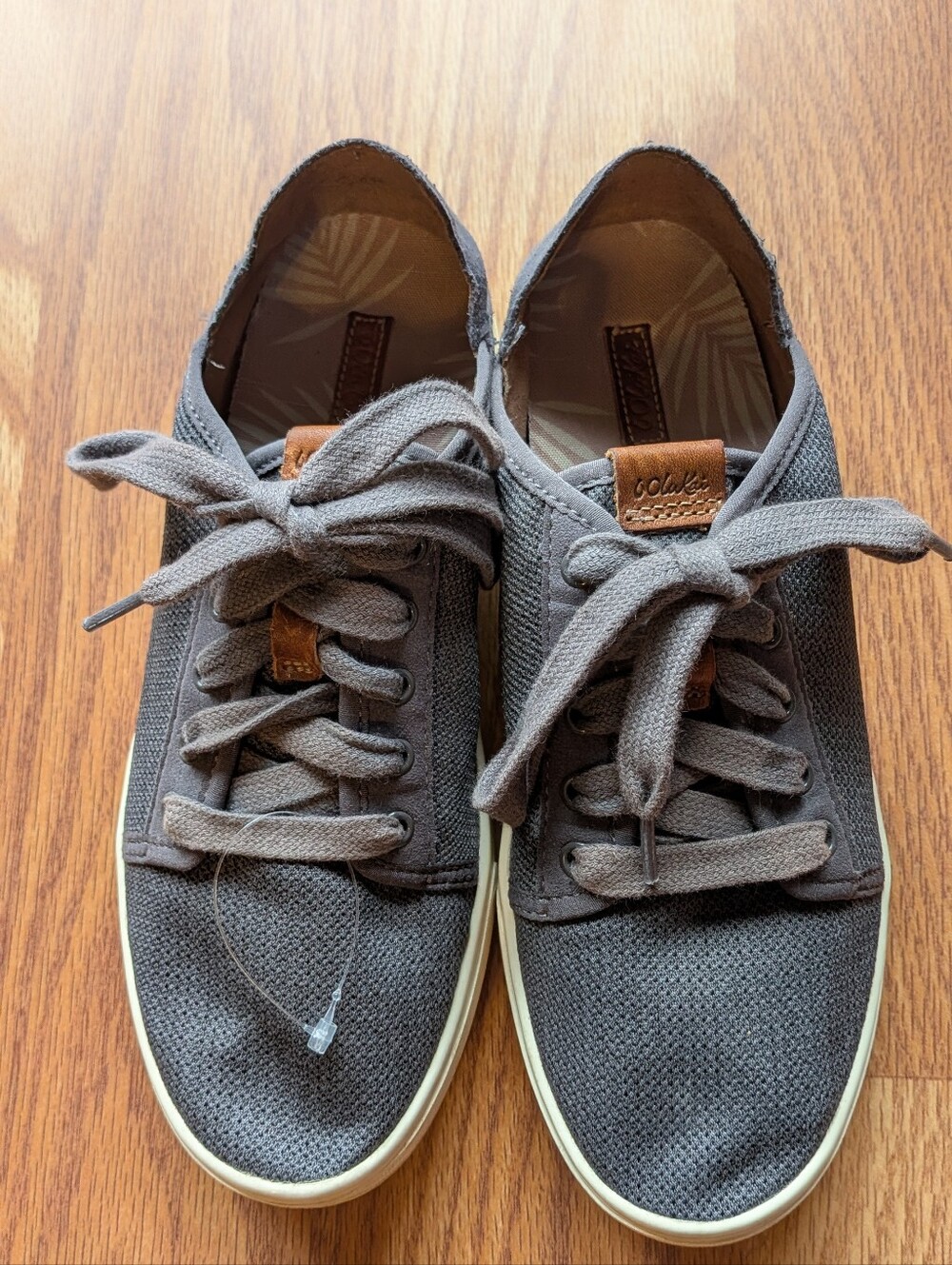 OluKai Pehuea Li Women's 7.5 Sneakers